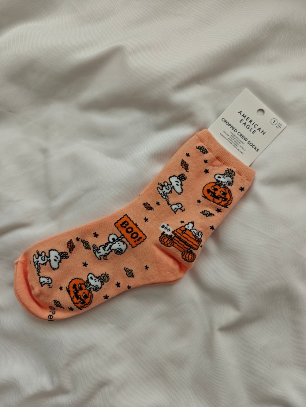 American Eagle x Peanut Snoopy Luxe Plush Button-Up PJ Set Medium + Socks - Picture 10 of 11